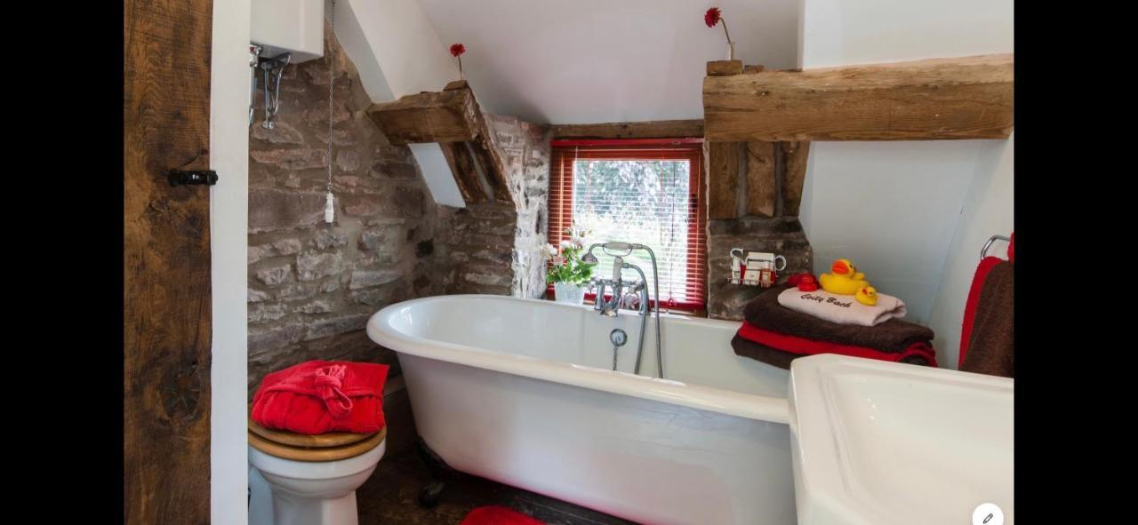 Ty Fferm Hen, Ancient Farmhouse, Coity Bach Talybont-on-Usk Buitenkant foto
